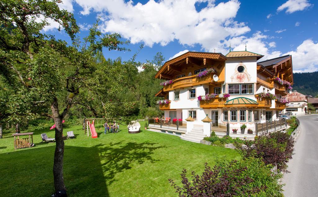 Ferienschloessl Harmonie Ξενοδοχείο Holzgau Εξωτερικό φωτογραφία