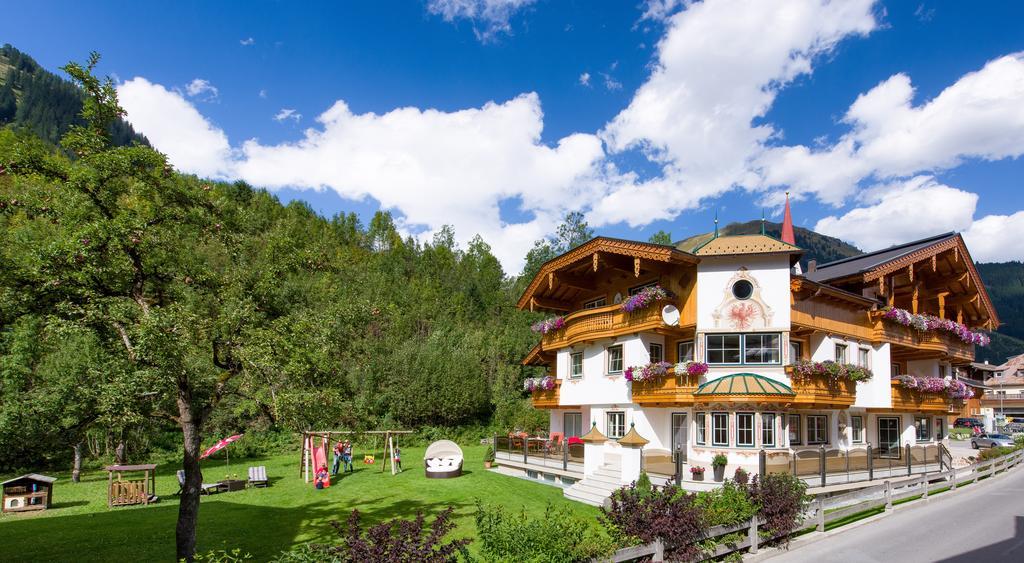 Ferienschloessl Harmonie Ξενοδοχείο Holzgau Εξωτερικό φωτογραφία