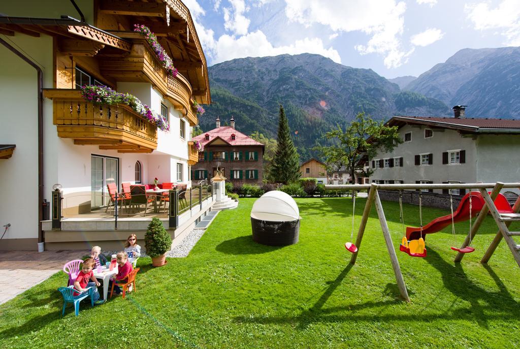 Ferienschloessl Harmonie Ξενοδοχείο Holzgau Εξωτερικό φωτογραφία